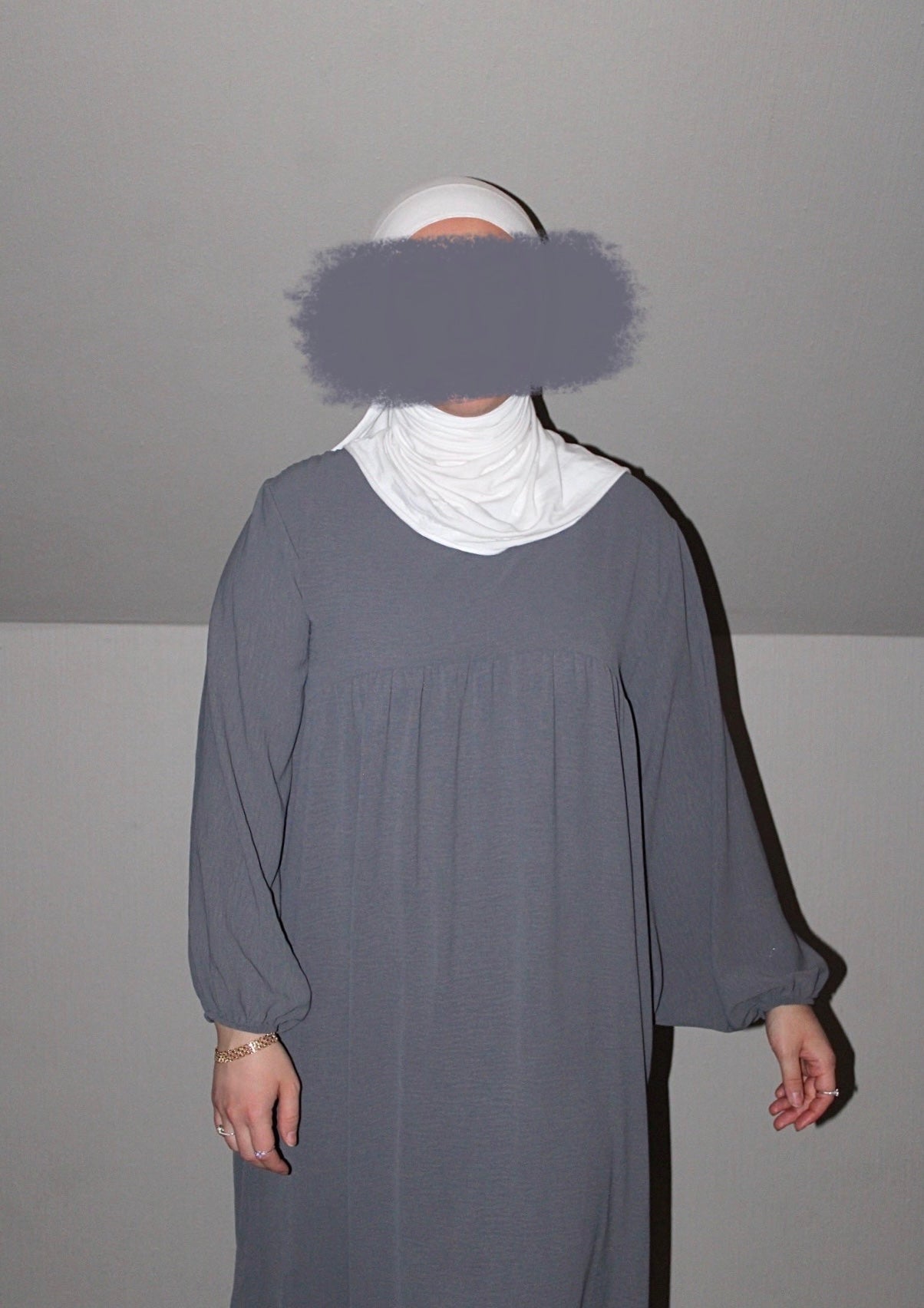 Grått